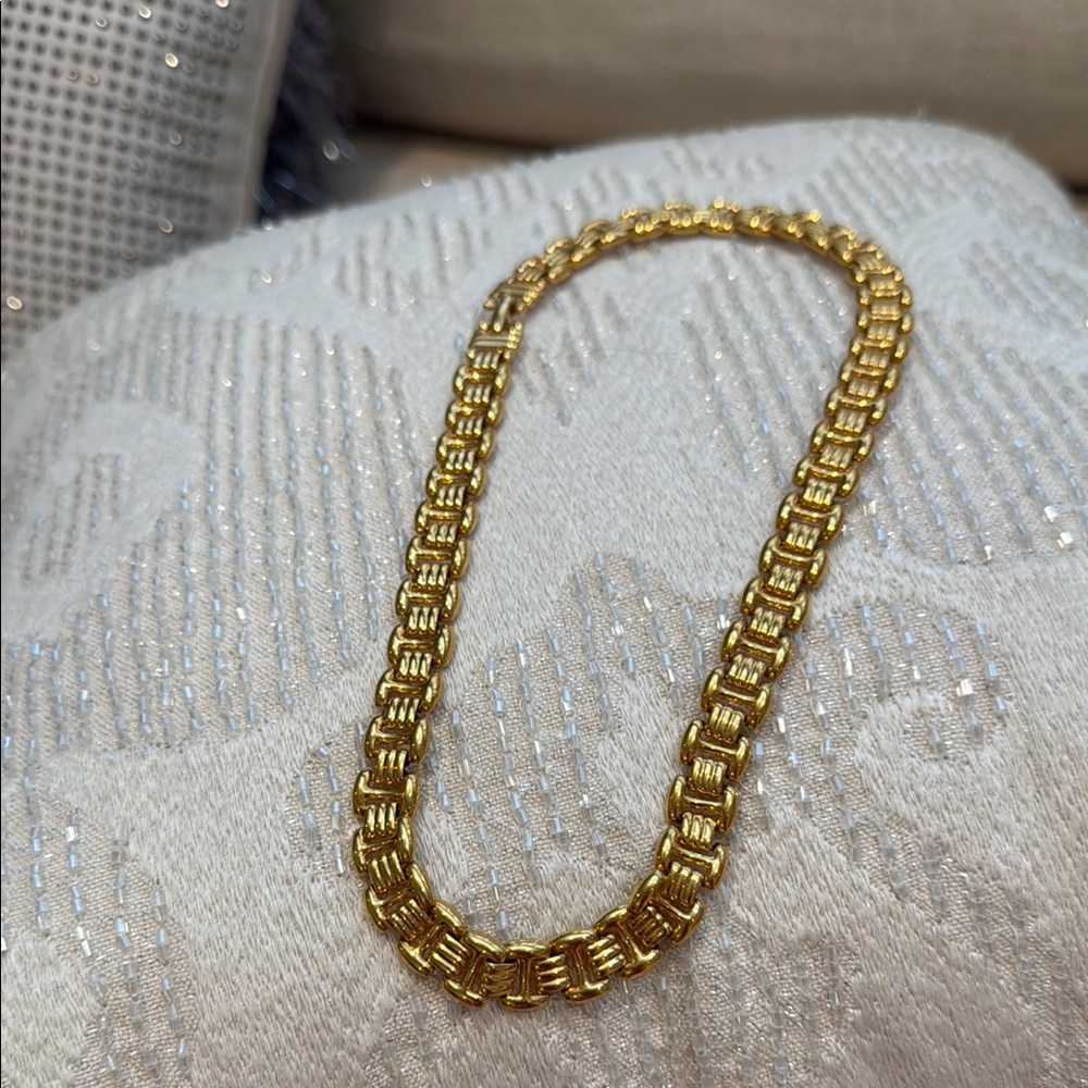 Elegant Gold Chain Necklace/costume
